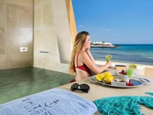 Deluxe Suite with Sea View room in White Bay