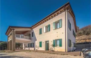 Gorgeous Apartment In Valnogaredo Pd