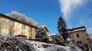 Königliche Villa Appartement mit Balkon