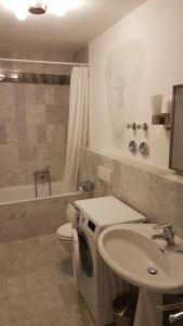 Königliche Villa Appartement mit Balkon