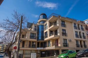 Minimalistic 1BR flat with a Parking spot