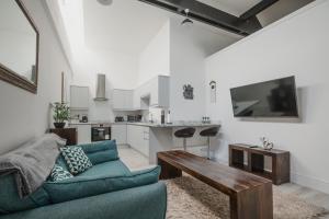 Hullidays-Theatre Hideout Apartment