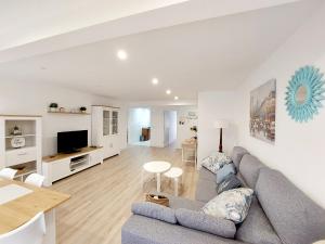 Apto Ramón y Cajal,1- Céntrico y cerca de Playa San Lorenzo-3hab garaje opc