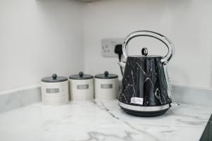 Hullidays-Theatre Hideout Apartment