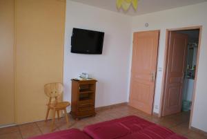 B&B / Chambres d'hotes Au Pichet : Chambre Lits Jumeaux - Vue sur Jardin