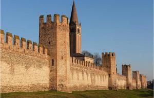 Stunning Apartment In Montagnana