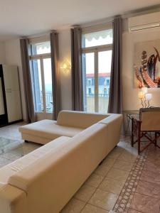 Appartements Menton centre Vue imprenable sur mer et jardin Bioves : photos des chambres