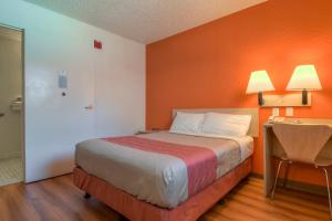 Deluxe Queen Room room in Motel 6-Rowland Heights CA - Los Angeles - Pomona