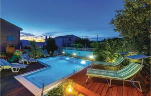 2 Bedroom Amazing Apartment In Okrug Gornji 