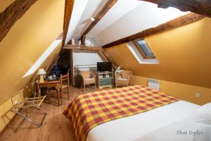 Hotels Logis Auberge Le Colombien : photos des chambres