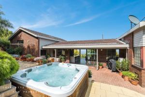 Hobart panoramic view with Spas