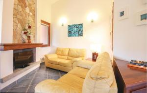 2 Bedroom Lovely Home In Ca- img2