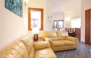 2 Bedroom Lovely Home In Ca- img11
