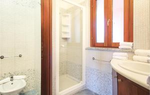 2 Bedroom Lovely Home In Ca- img17