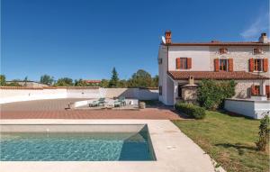 Beautiful Home In Hrboki With Wifi