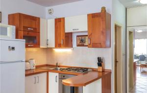 Awesome Apartment In Brela With 2 Bedrooms And Wifi