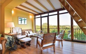 2 Bedroom Awesome Home In Toplicica 