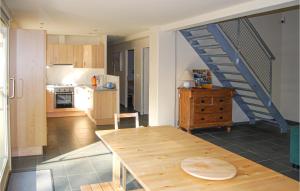 Maisons de vacances 4 Bedroom Gorgeous Home In , Saint Rmy : photos des chambres
