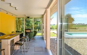 Maisons de vacances 4 Bedroom Gorgeous Home In , Saint Rmy : photos des chambres