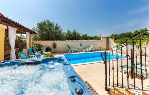 Beautiful Apartment In Fondole With Outdoor Swimming Pool