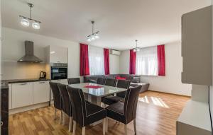 Three-Bedroom Apartment In Medulin