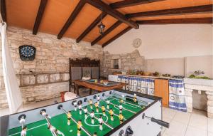 Beautiful Apartment In Hrboki With Wifi