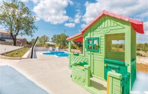 Beautiful Apartment In Hrboki With Wifi