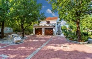 Beautiful Apartment In Malinska