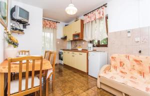 Stunning Apartment In Malinska With 2 Bedrooms And Wifi