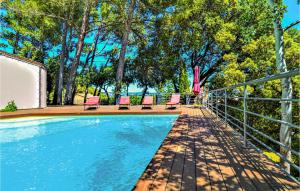 Amazing Home In Sauveterre With Wifi