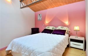 Maisons de vacances Nice Home In Sauveterre With Outdoor Swimming Pool : photos des chambres
