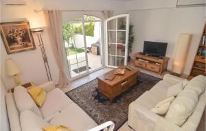 Maisons de vacances Awesome home in Aigues-Mortes with 3 Bedrooms and WiFi : photos des chambres