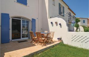 Maisons de vacances Awesome home in Aigues-Mortes with 3 Bedrooms and WiFi : photos des chambres