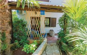 Amazing Apartment In Novigrad With Wifi