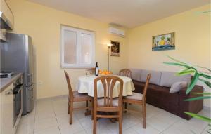 Lovely Apartment In Zadar With Wifi