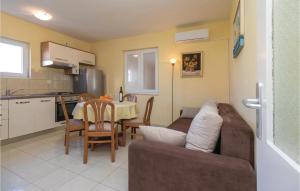 Lovely Apartment In Zadar With Wifi