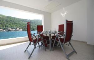 Stunning Apartment In Grebastica With 2 Bedrooms And Wifi