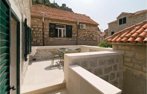 Nice Apartment In Omis With 3 Bedrooms And Wifi