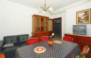 2 Bedroom Beautiful Apartment In Porec