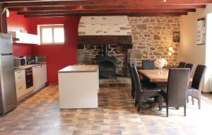 Maisons de vacances Amazing home in Pleudihen sur Rance with 3 Bedrooms and WiFi : photos des chambres