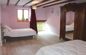 Maisons de vacances Amazing home in Pleudihen sur Rance with 3 Bedrooms and WiFi : photos des chambres