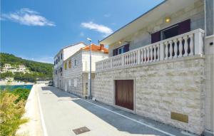 Beautiful Home In Pucisca With 3 Bedrooms And Wifi