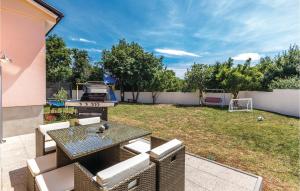 3 Bedroom Pet Friendly Home In Pula