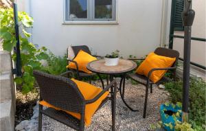 Nice Apartment In Ploce With 5 Bedrooms And Wifi