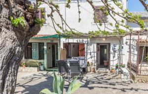 1 Bedroom Beautiful Home In Funtana