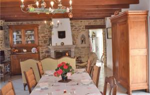 Maisons de vacances Nice home in Quemper Guznnec with 2 Bedrooms and WiFi : photos des chambres