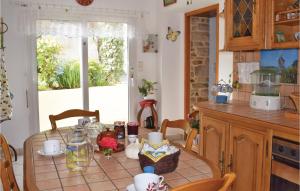 Maisons de vacances Nice home in Quemper Guznnec with 2 Bedrooms and WiFi : photos des chambres