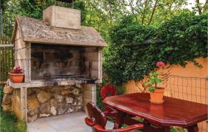 1 Bedroom Nice Apartment In Bakarac