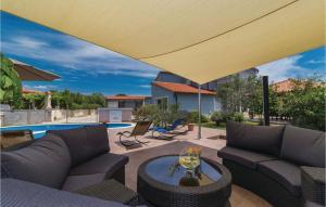 Beautiful Home In Pula With Wifi 