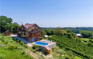 Beautiful home in Donja Zelina w Outdoor swimming pool and 3 Bedrooms